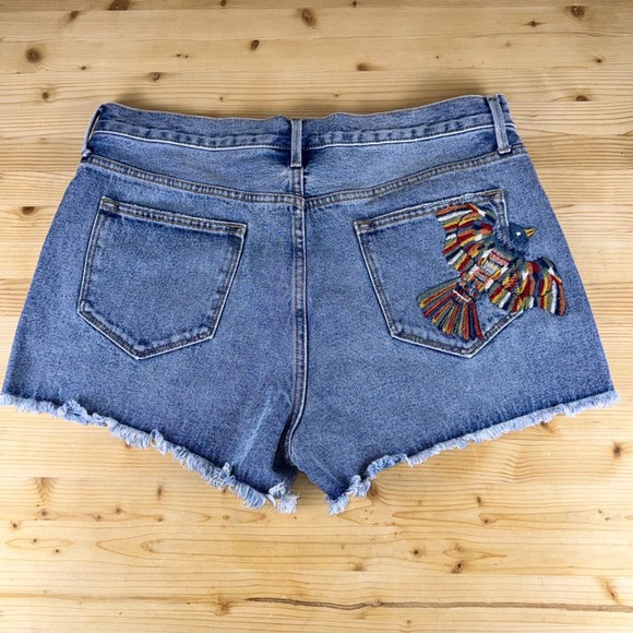 Driftwood Goldie Embroidered Denim Shorts Size 33 Frayed Hem Bird Boho Festival - Picture 3 of 7